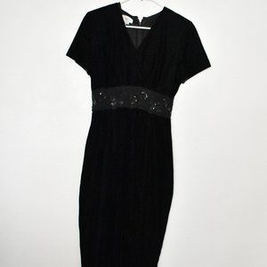 Maggy London black velvet maxi dress w front slit